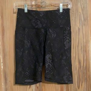 Old Navy Active Go Dry 8” snake print bike short